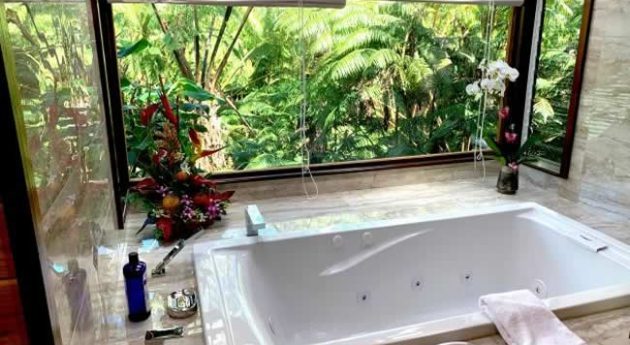Aloha Moon Cottage private luxury jetted spa bath