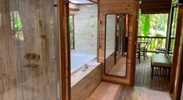 Aloha Moon Cottage luxury shower